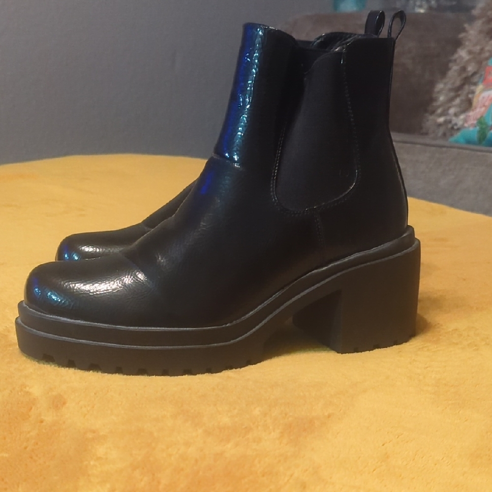 Diba Black Glossy Ankle Boots